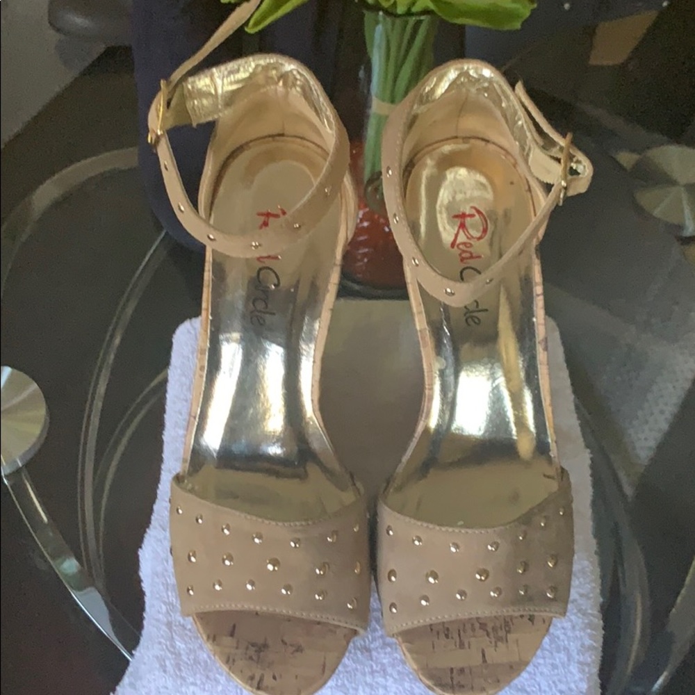 Women’s Red Circle Brand Wedge Shoes - Size 9
